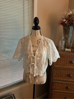 Source Unknown White Eyelet Tie-Front Crop Top